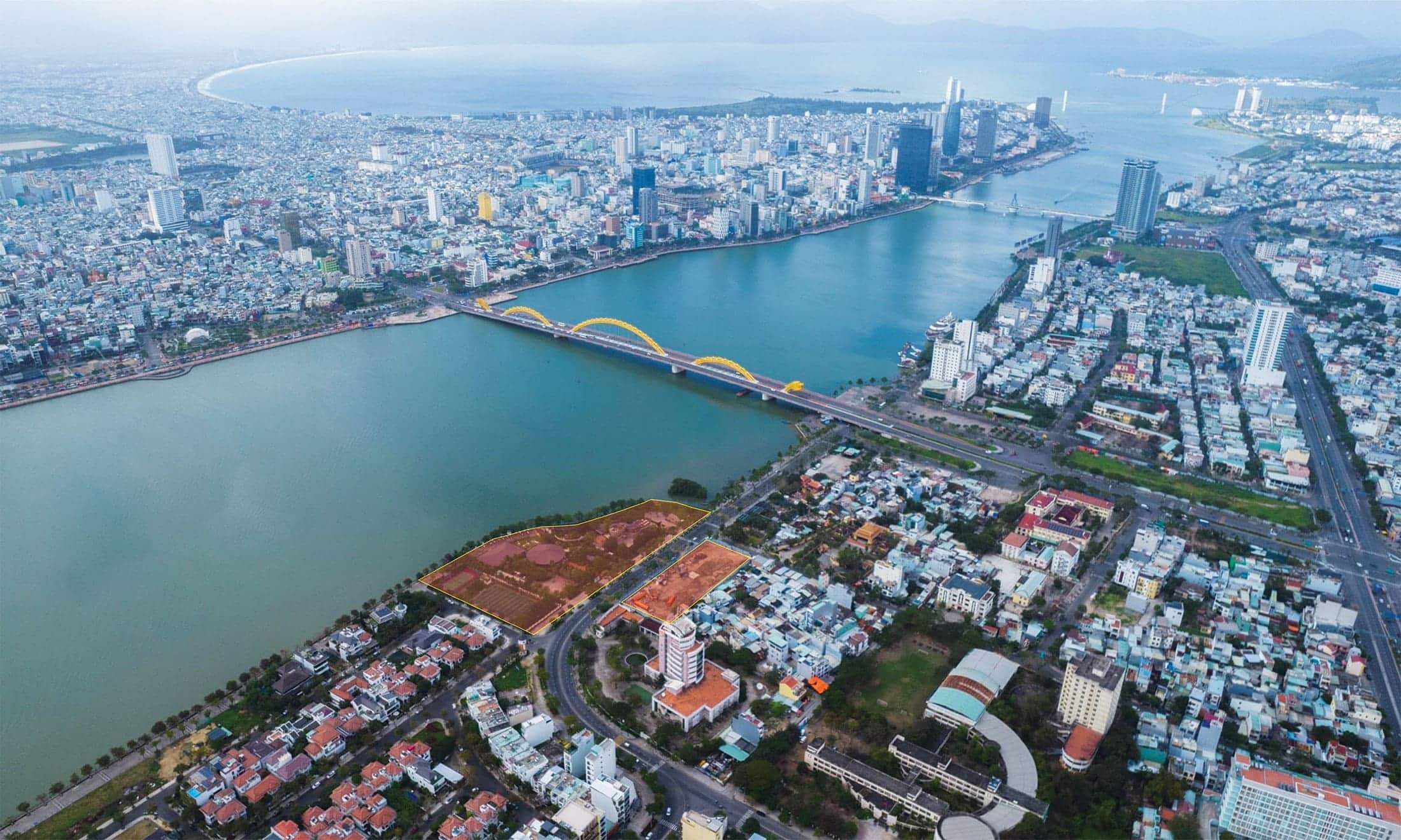 Vị trí dự án Sun Ponte Residence nằm bên bờ Sông Hàn mang đến tầm nhìn panorama tuyệt đẹp cho cư dân. Vị trí dự án Sun Ponte Residence nằm bên bờ Sông Hàn mang đến tầm nhìn panorama tuyệt đẹp cho cư dân.